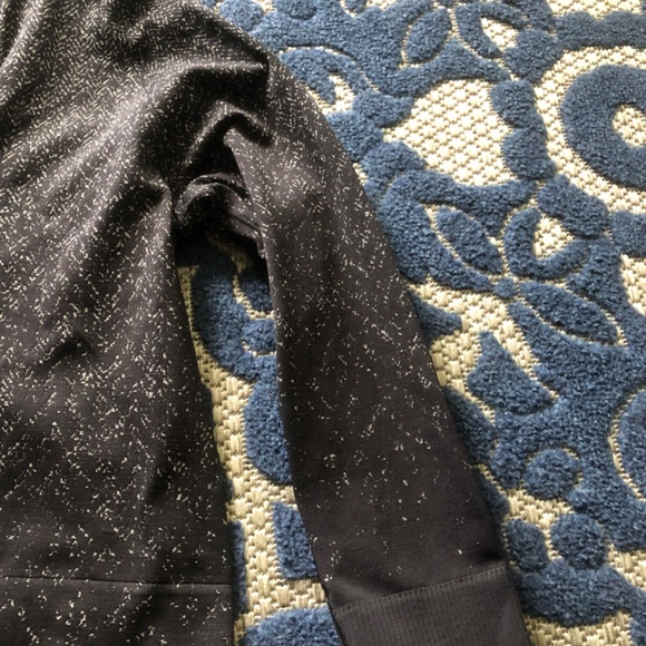 Lululemon pullover - Picture 5 of 9